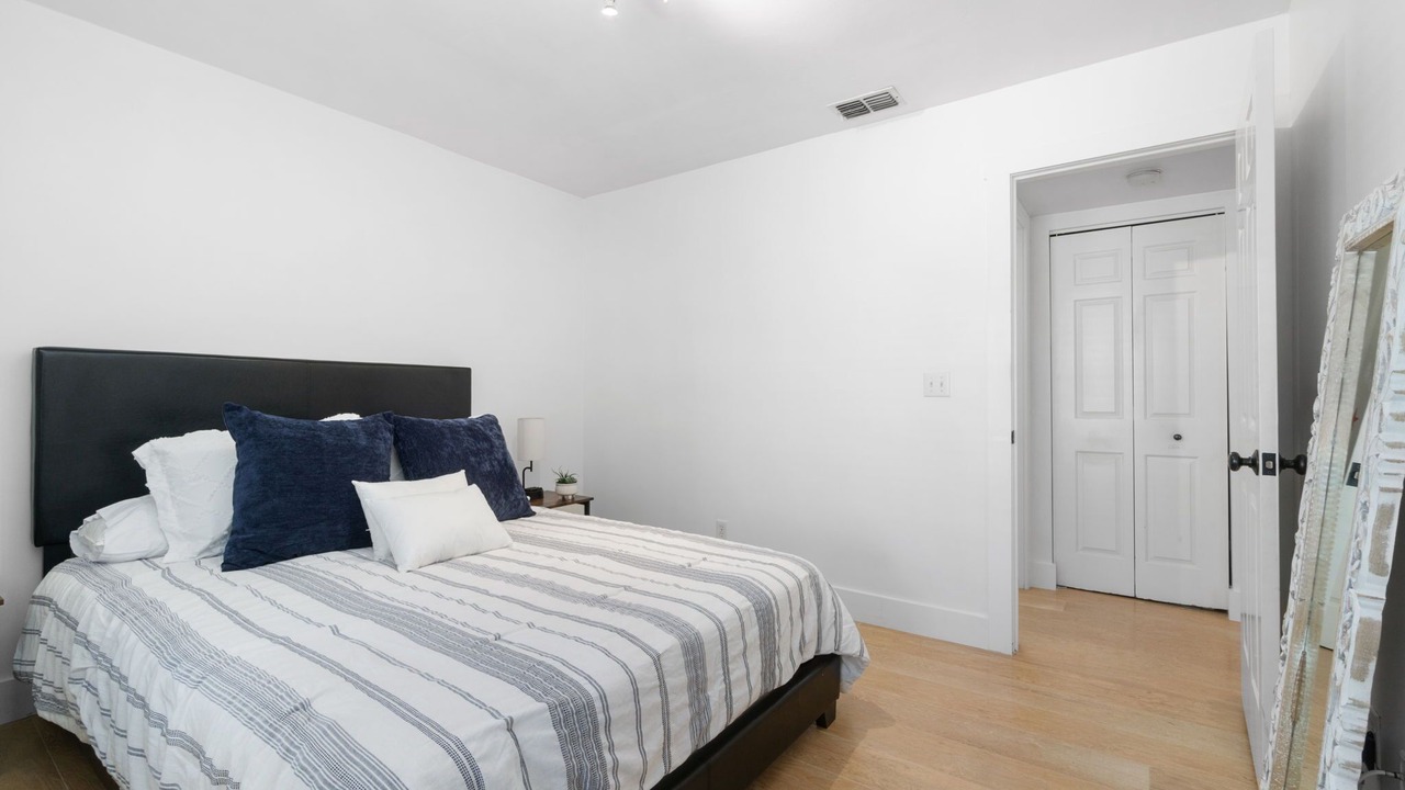 Photo of Bedroom in Royal Harbor