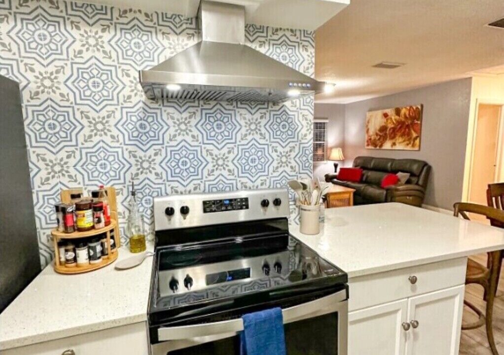Photo of Kitchen in Carver City - Lincoln Gardens