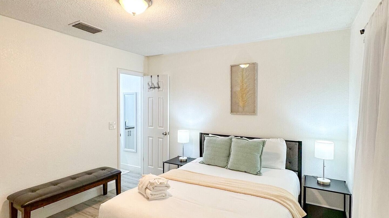 Photo of Bedroom in Carver City - Lincoln Gardens