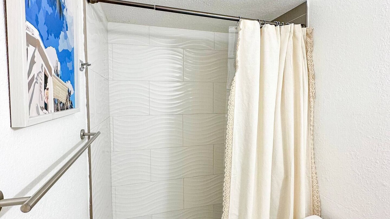 Photo of Bathroom in Carver City - Lincoln Gardens