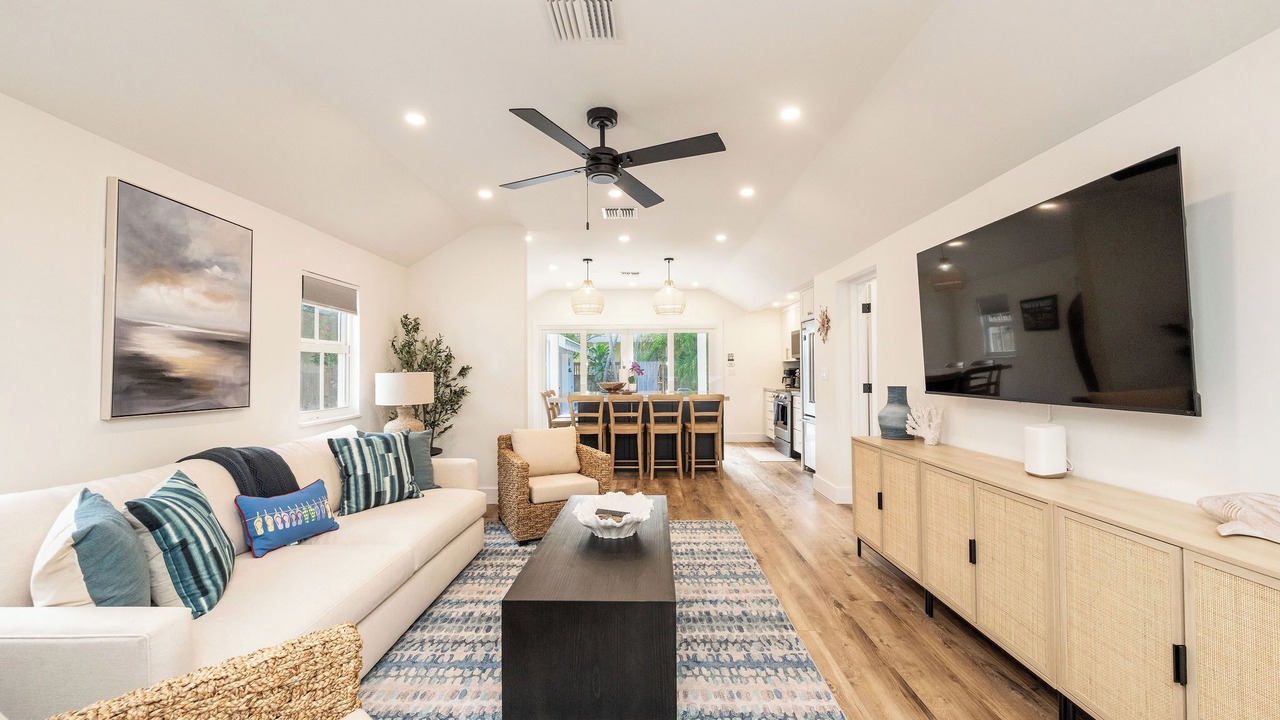 Photo of Livingroom in Historic Seaport