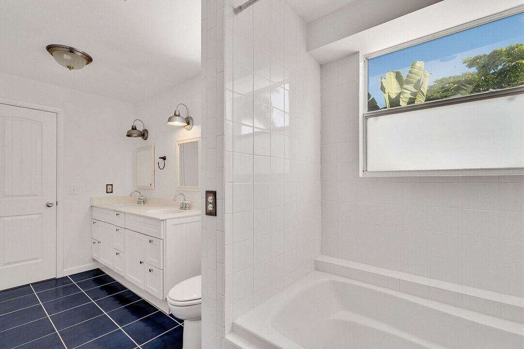 Photo of Bathroom in Central Beach