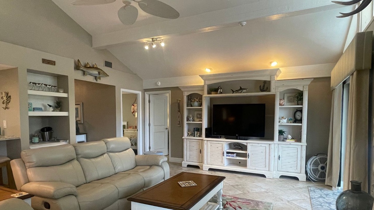 Photo of Livingroom in Saint James City