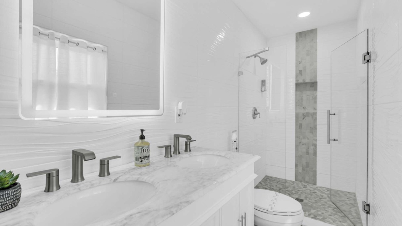 Photo of Bathroom in South Poinsettia