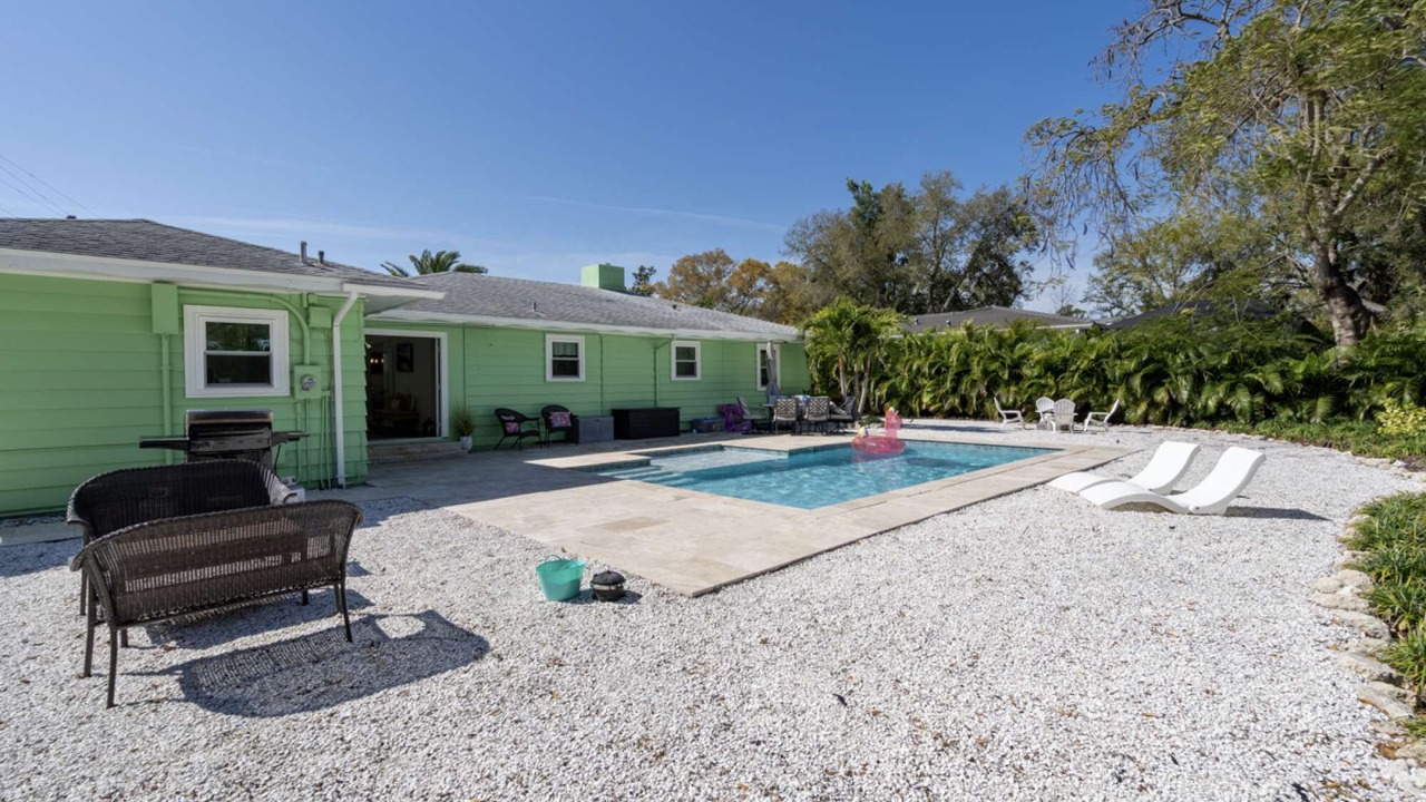 Photo of Outdoor in South Poinsettia