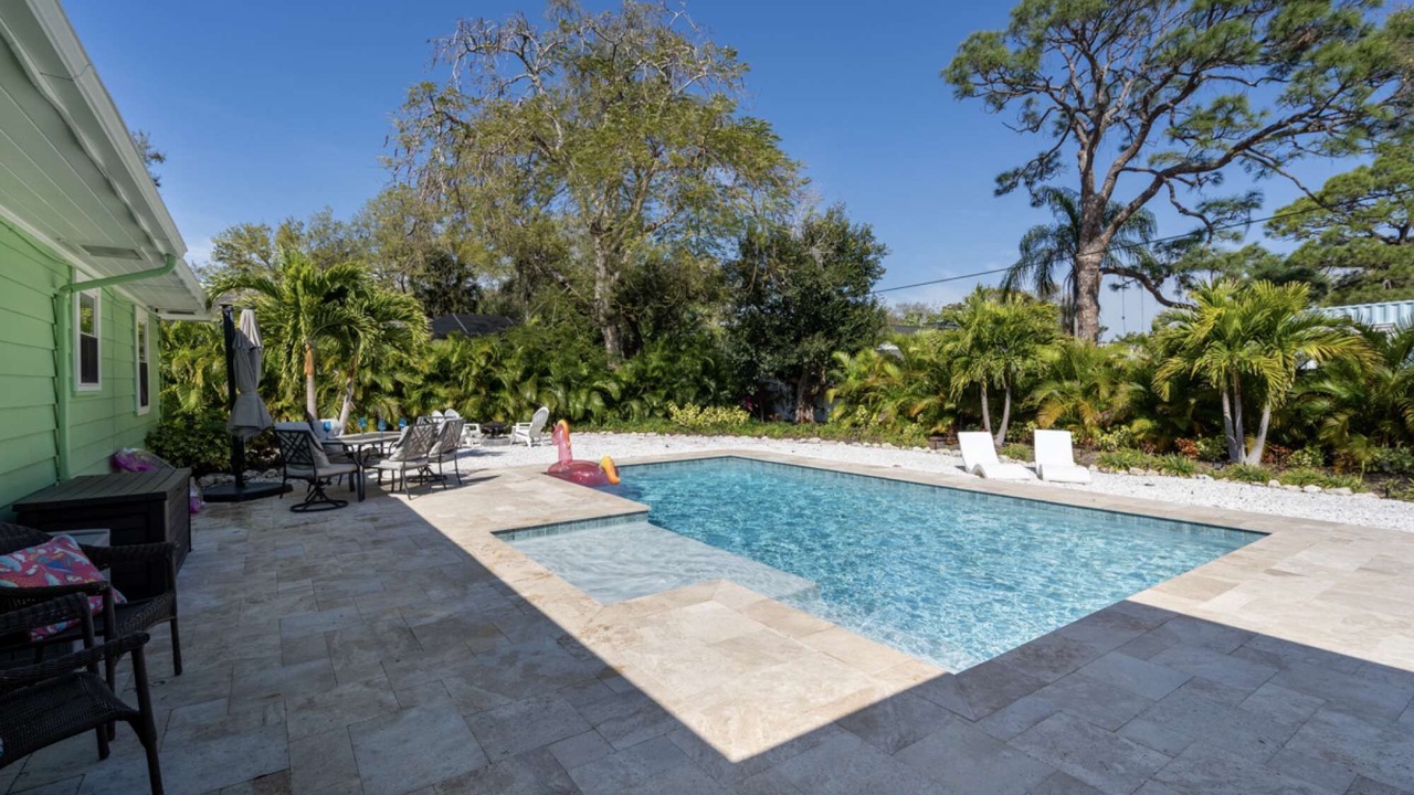 Photo of Outdoor in South Poinsettia