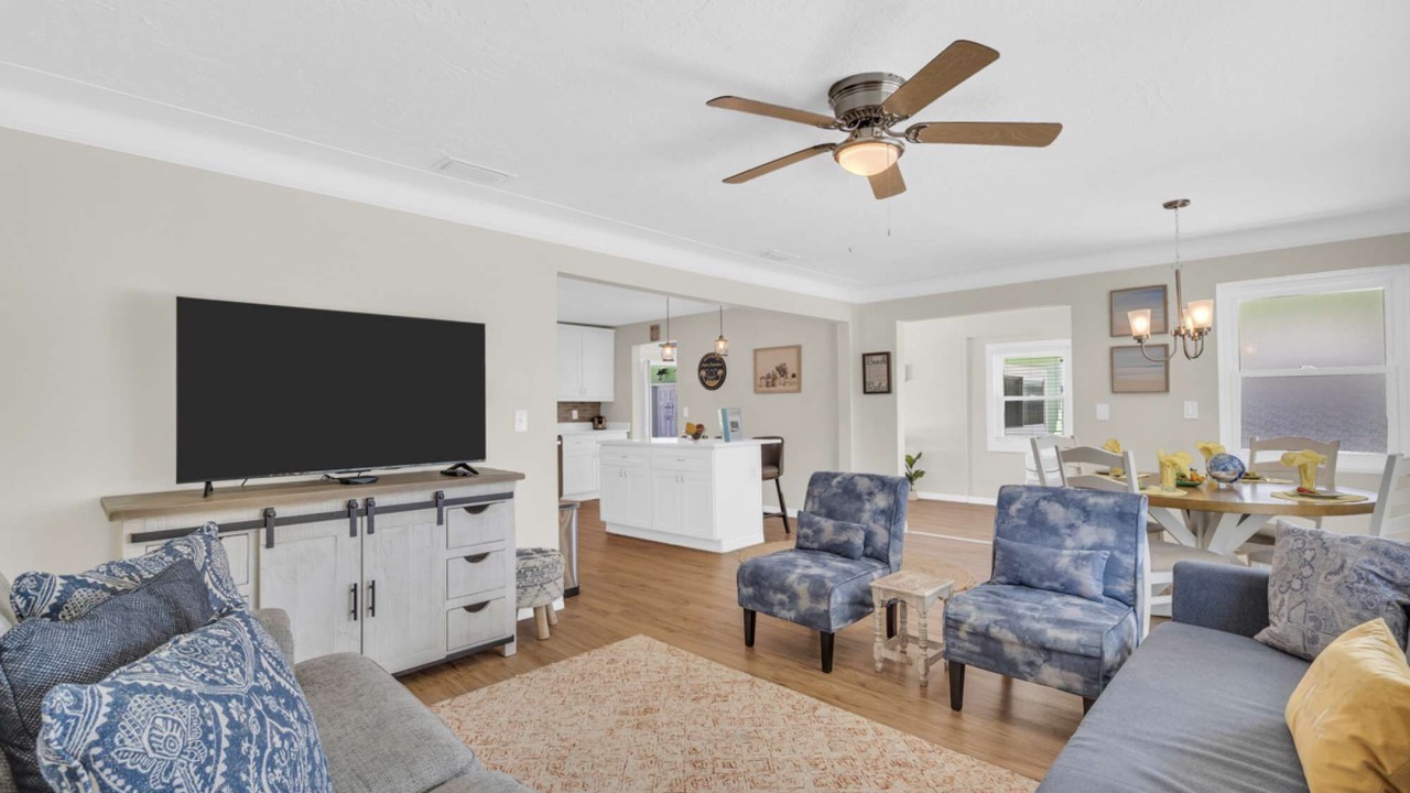 Photo of Livingroom in South Poinsettia