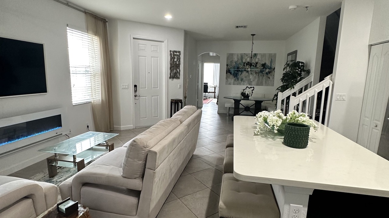 Photo of Livingroom in Hunt Club