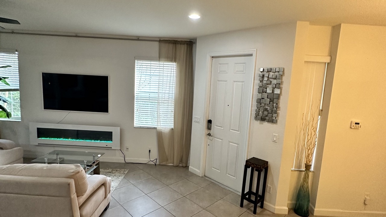 Photo of Livingroom in Hunt Club