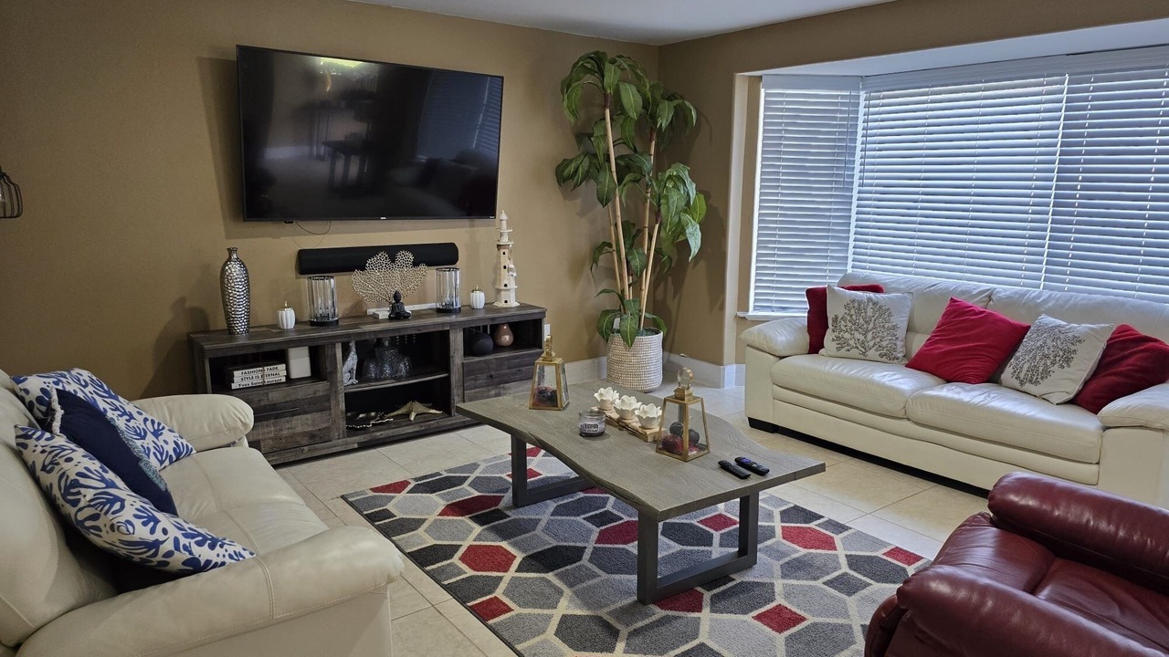 Photo of Livingroom in Lochmoor Waterway Estates