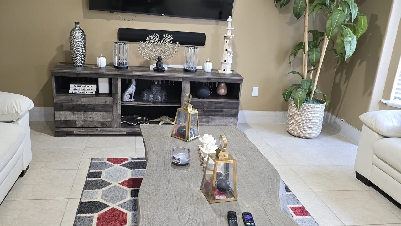 Photo of Livingroom in Lochmoor Waterway Estates