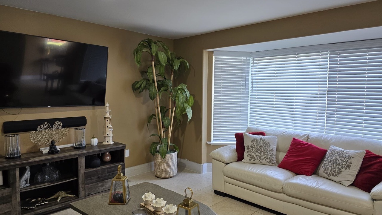Photo of Livingroom in Lochmoor Waterway Estates