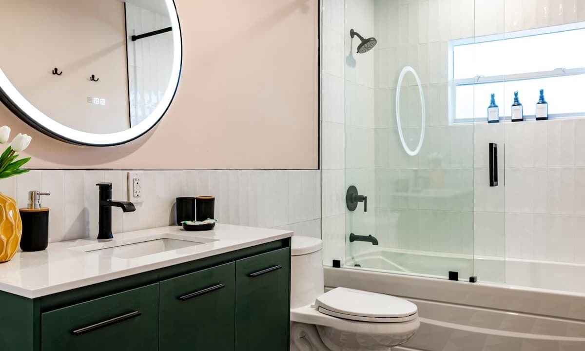 Photo of Bathroom in Golden Glades