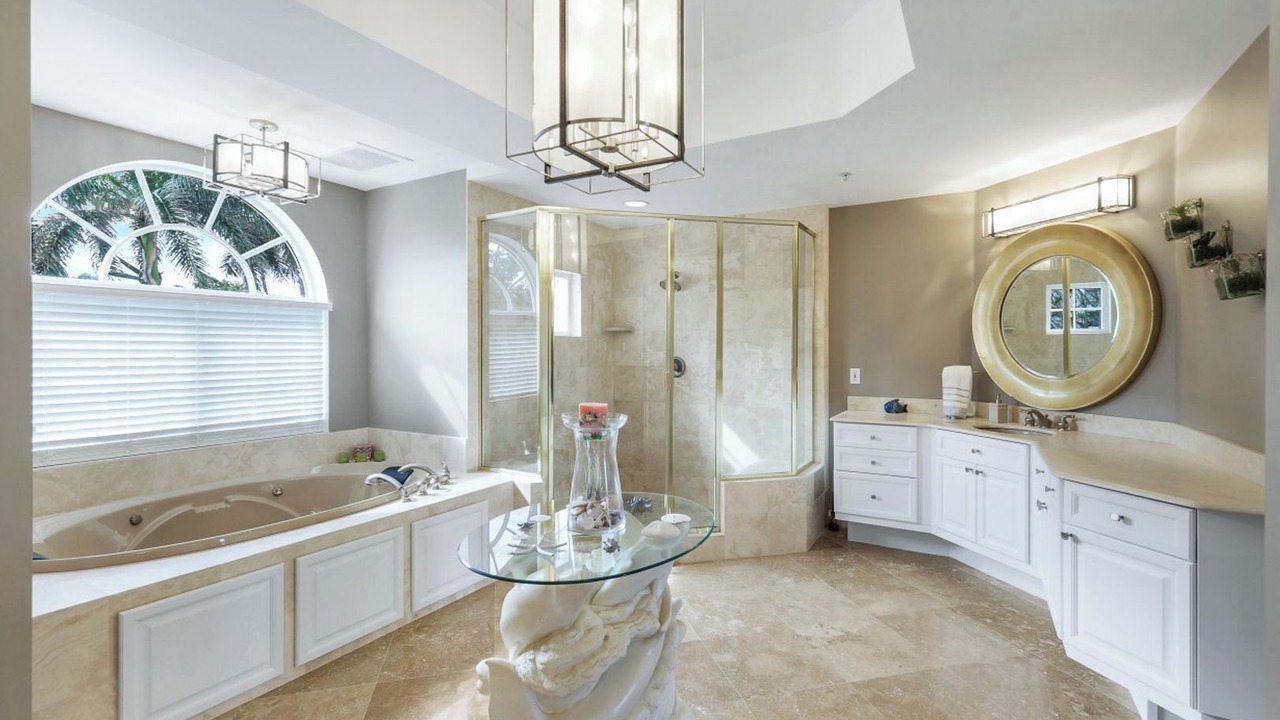 Photo of Bathroom in Isles of Capri