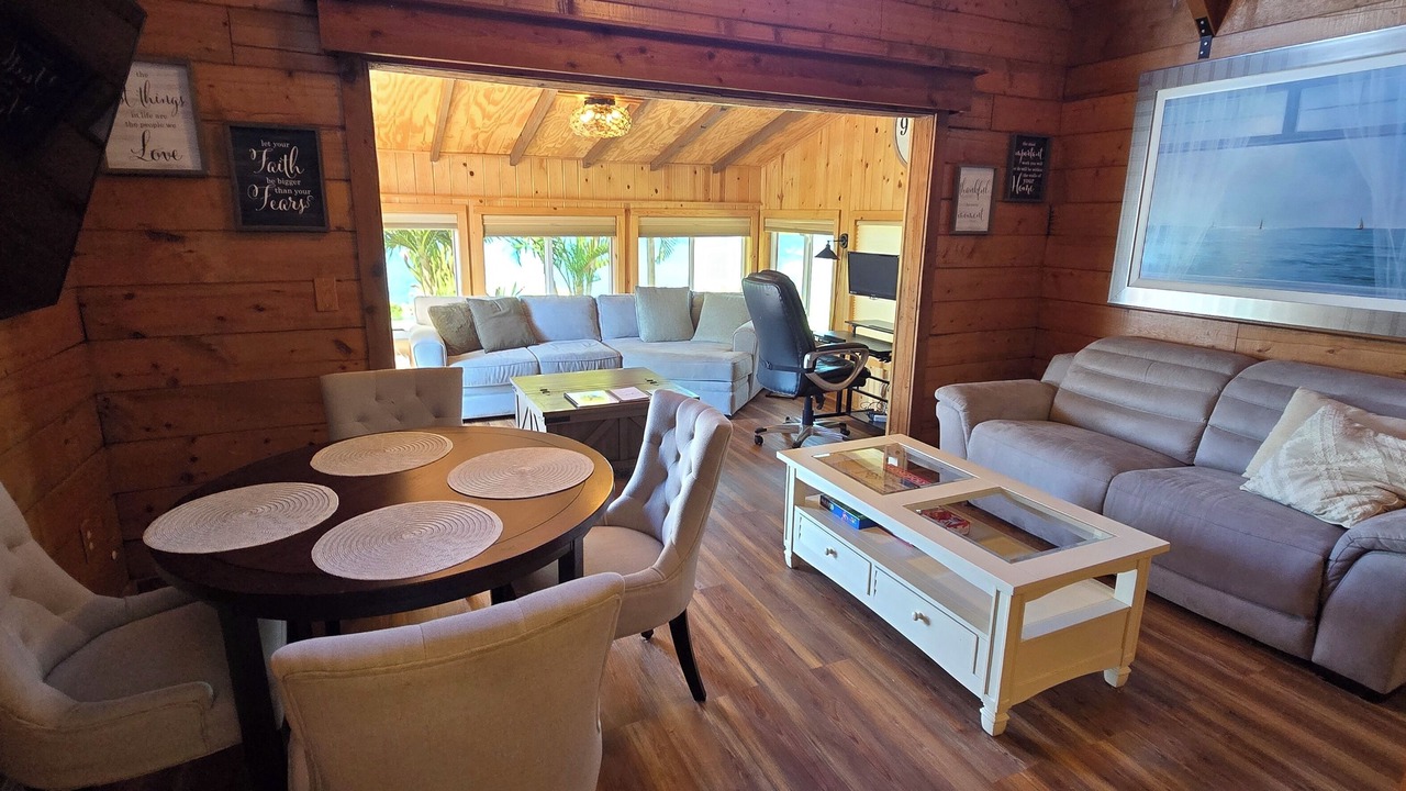 Photo of Livingroom in Okeechobee