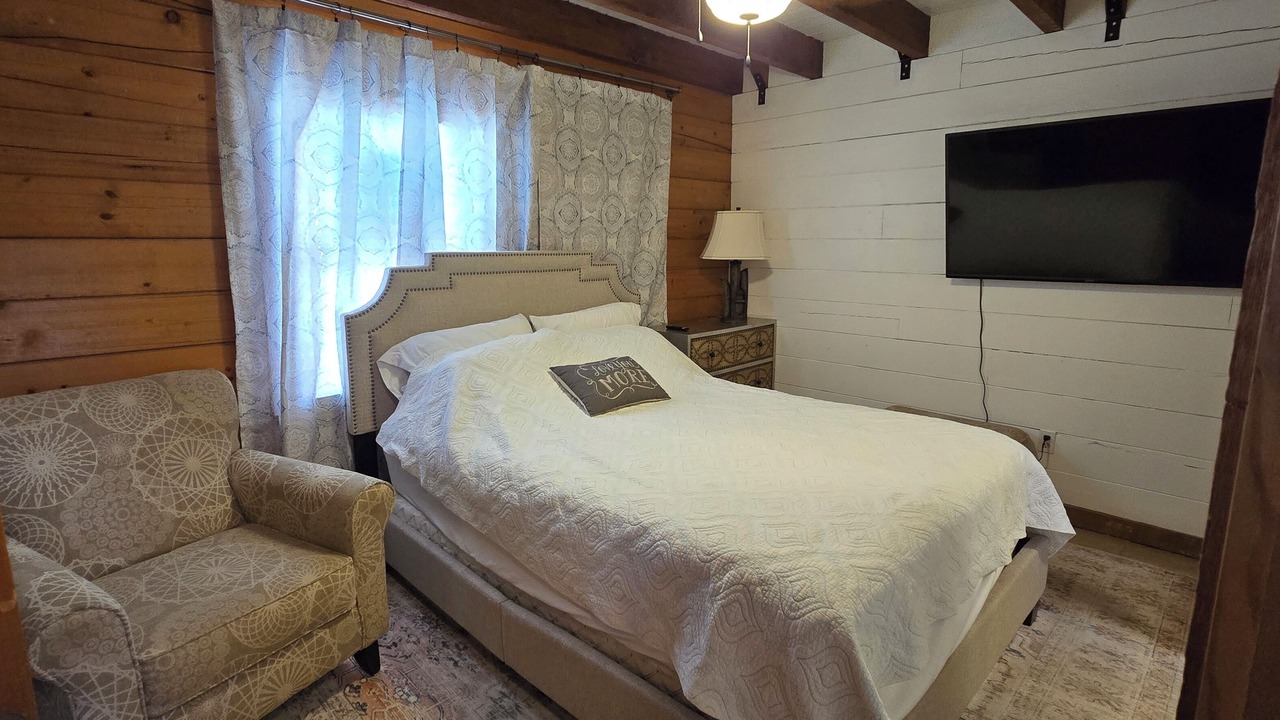 Photo of Bedroom in Okeechobee