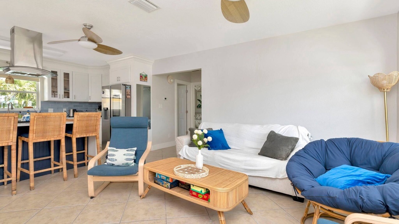 Photo of Livingroom in Redington Beach