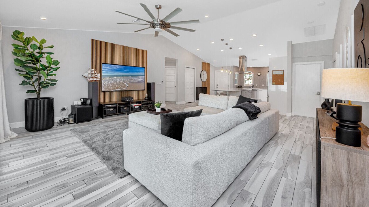 Photo of Livingroom in Palm Harbor