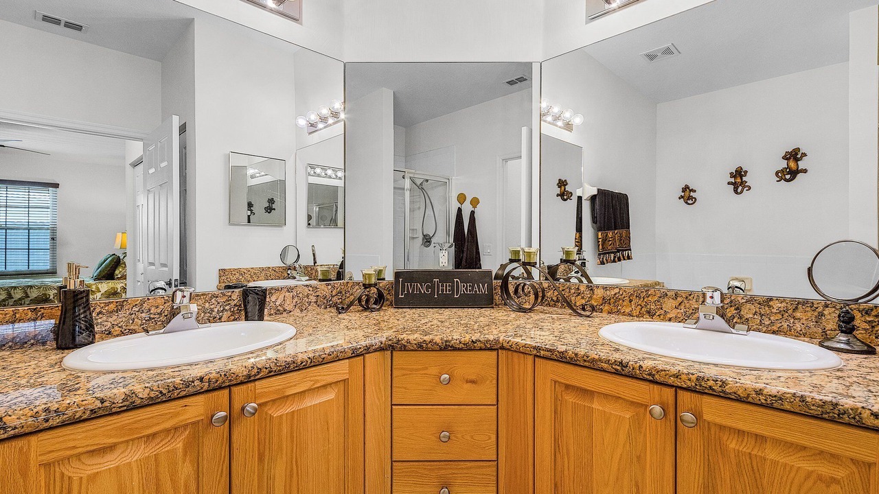 Photo of Bathroom in Diplomat