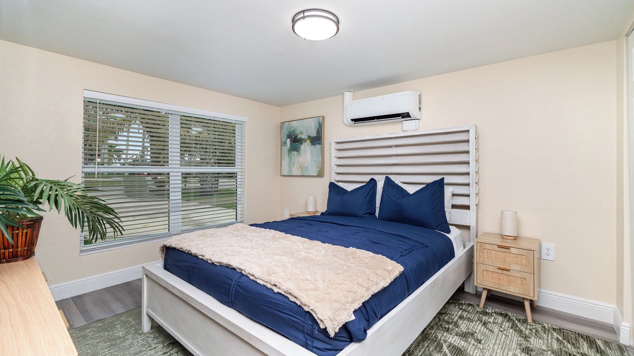 Photo of Bedroom in Broadview Manor