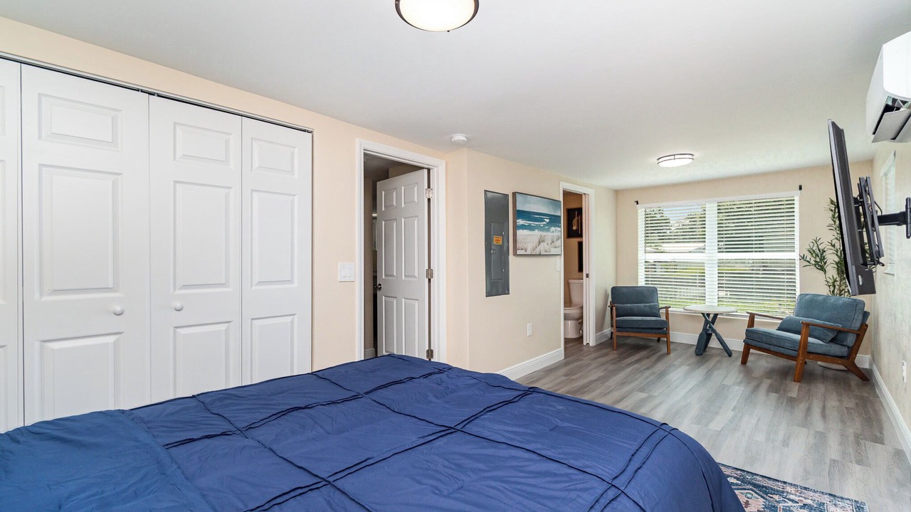 Photo of Bedroom in Broadview Manor