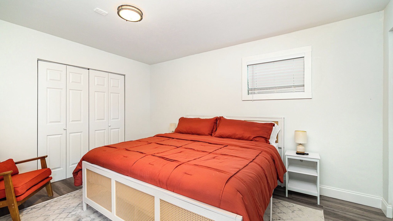 Photo of Bedroom in Broadview Manor