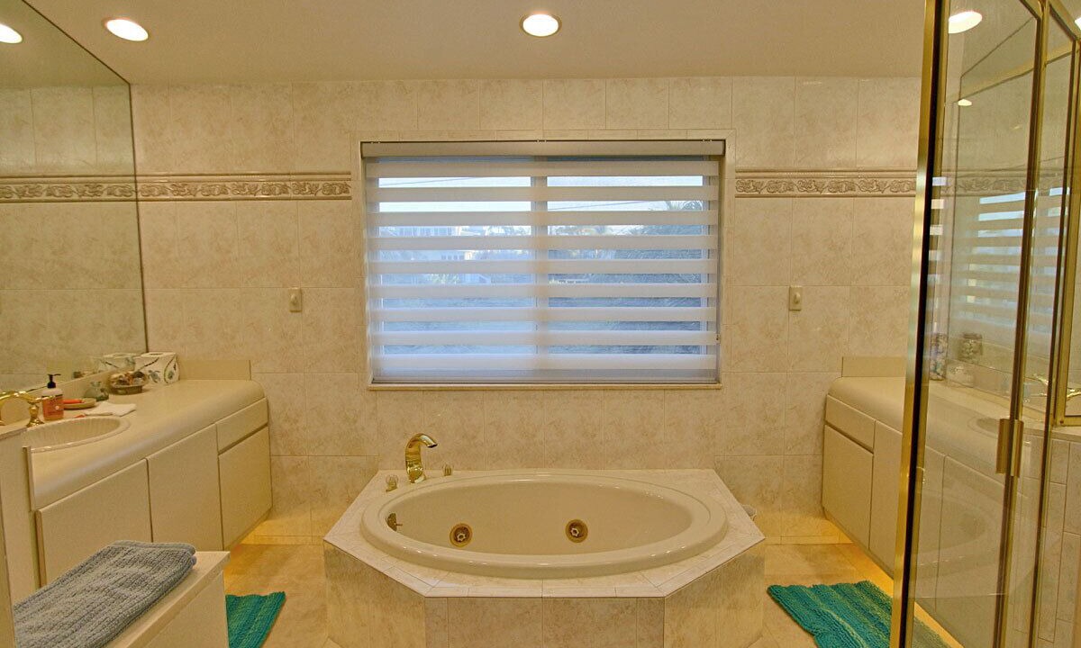 Photo of Bathroom in Venetian Shores
