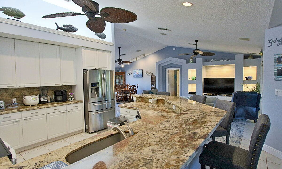 Photo of Bedroom in Venetian Shores