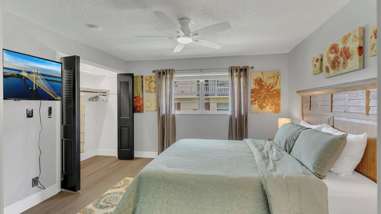 Photo of Bedroom in Historic Downtown Melbourne