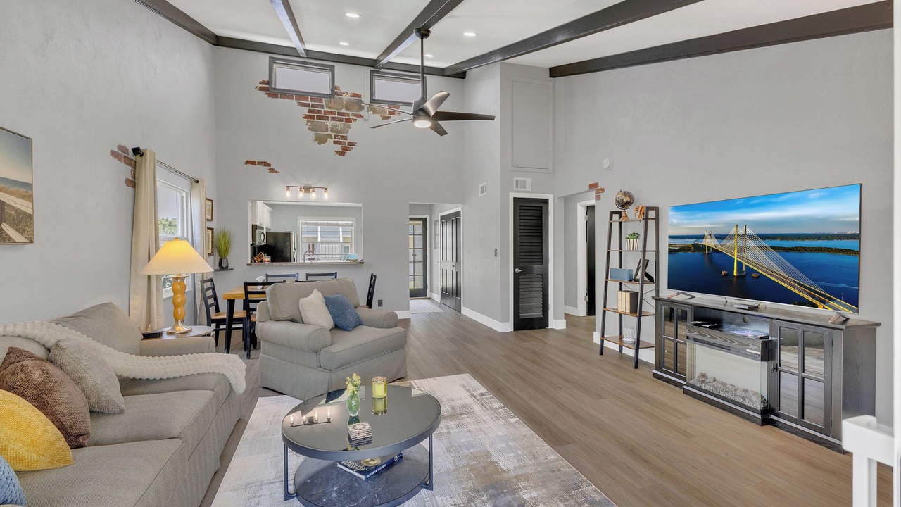 Photo of Livingroom in Historic Downtown Melbourne