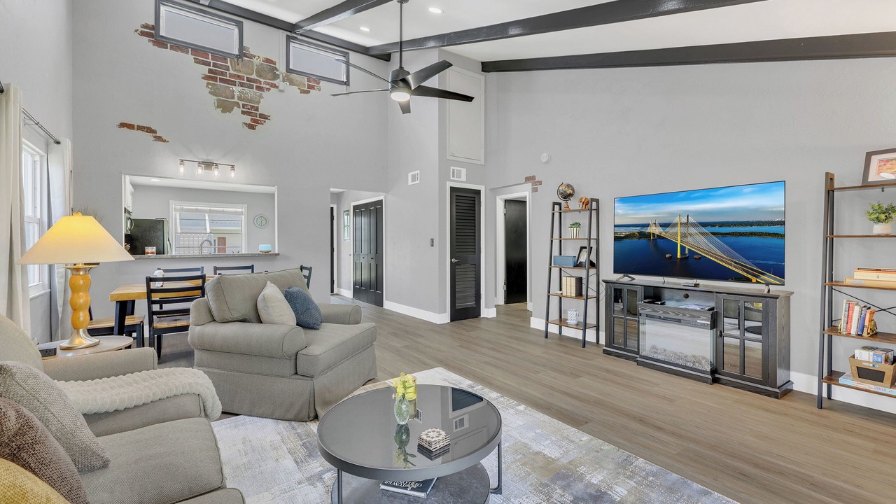 Photo of Livingroom in Historic Downtown Melbourne
