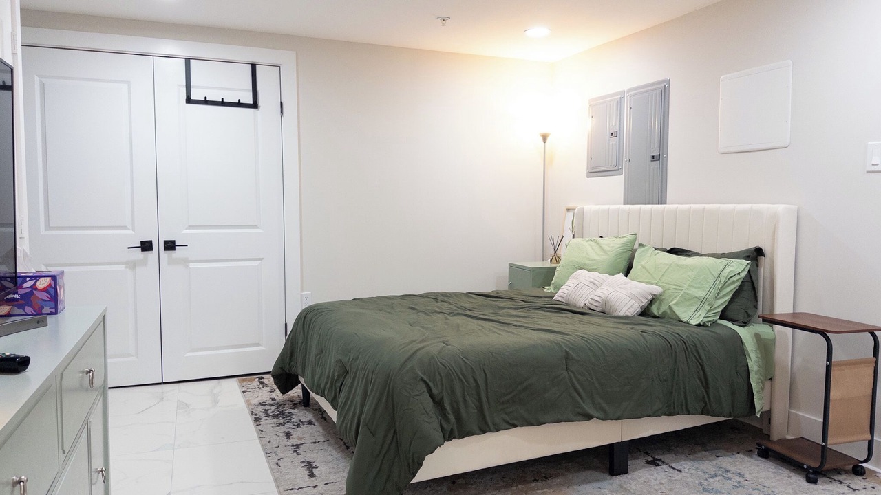 Photo of Bedroom in Washington Square West