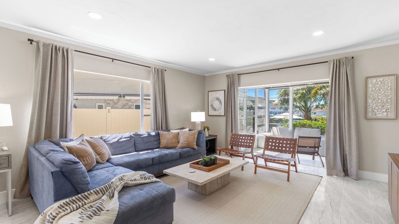 Photo of Livingroom in Island Estate
