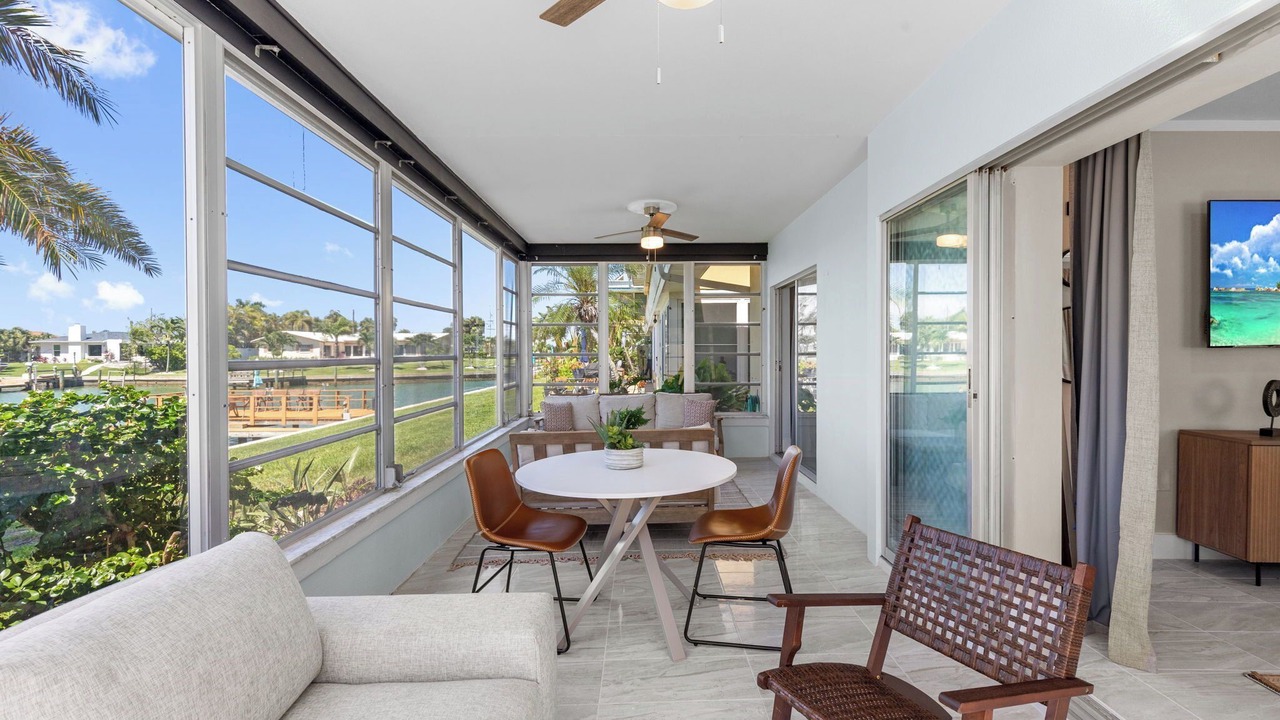 Photo of Livingroom in Island Estate