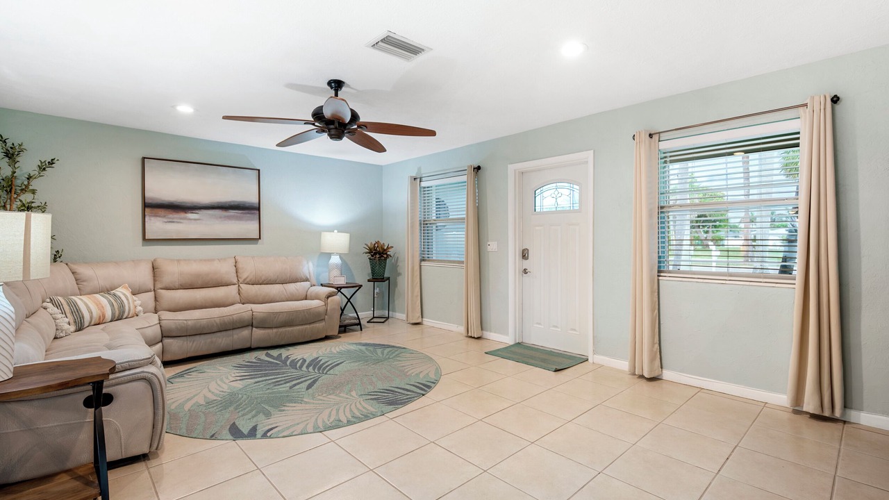 Photo of Livingroom in Yacht Club