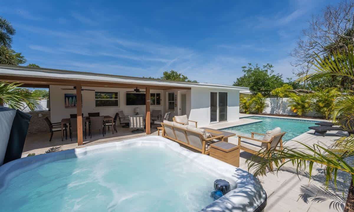 Photo of Outdoor in Gulf Gate Estates