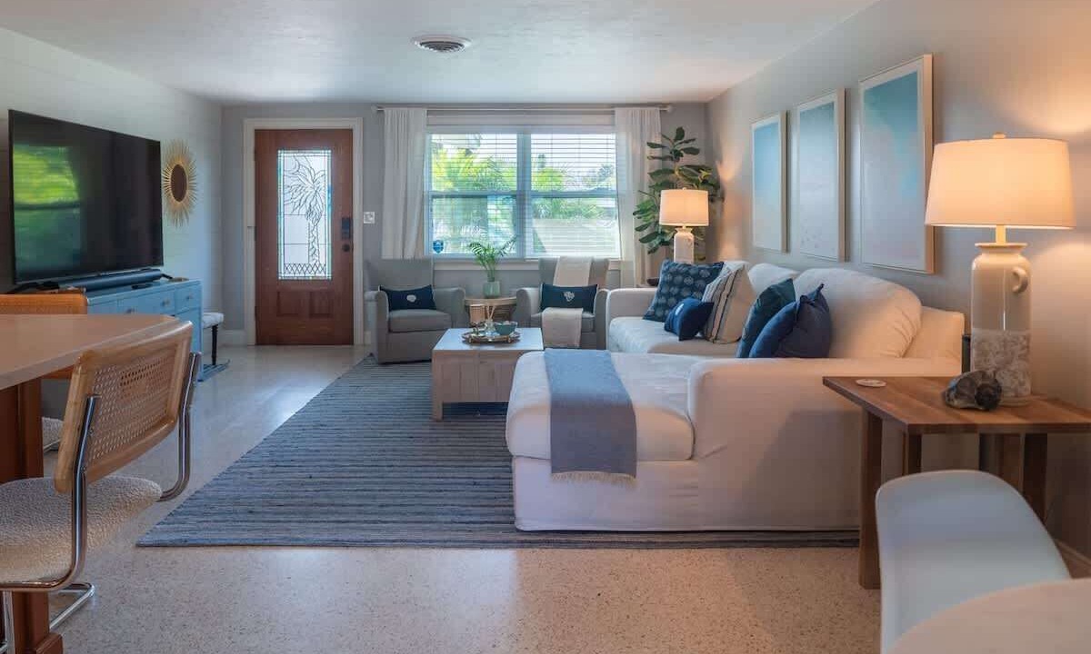 Photo of Livingroom in Gulf Gate Estates
