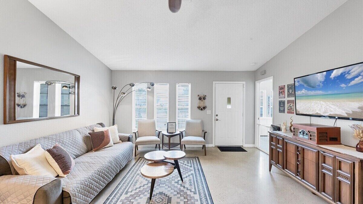 Photo of Livingroom in Venice Gardens