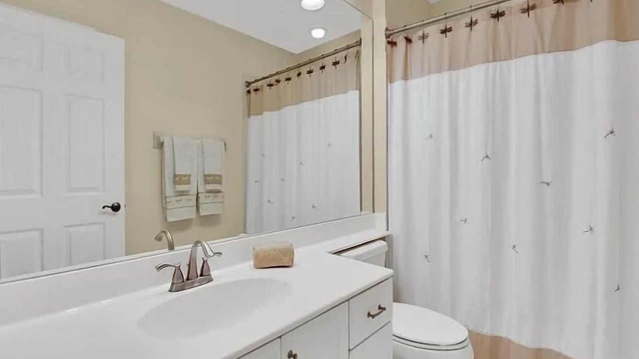 Photo of Bathroom in Tropical Cove