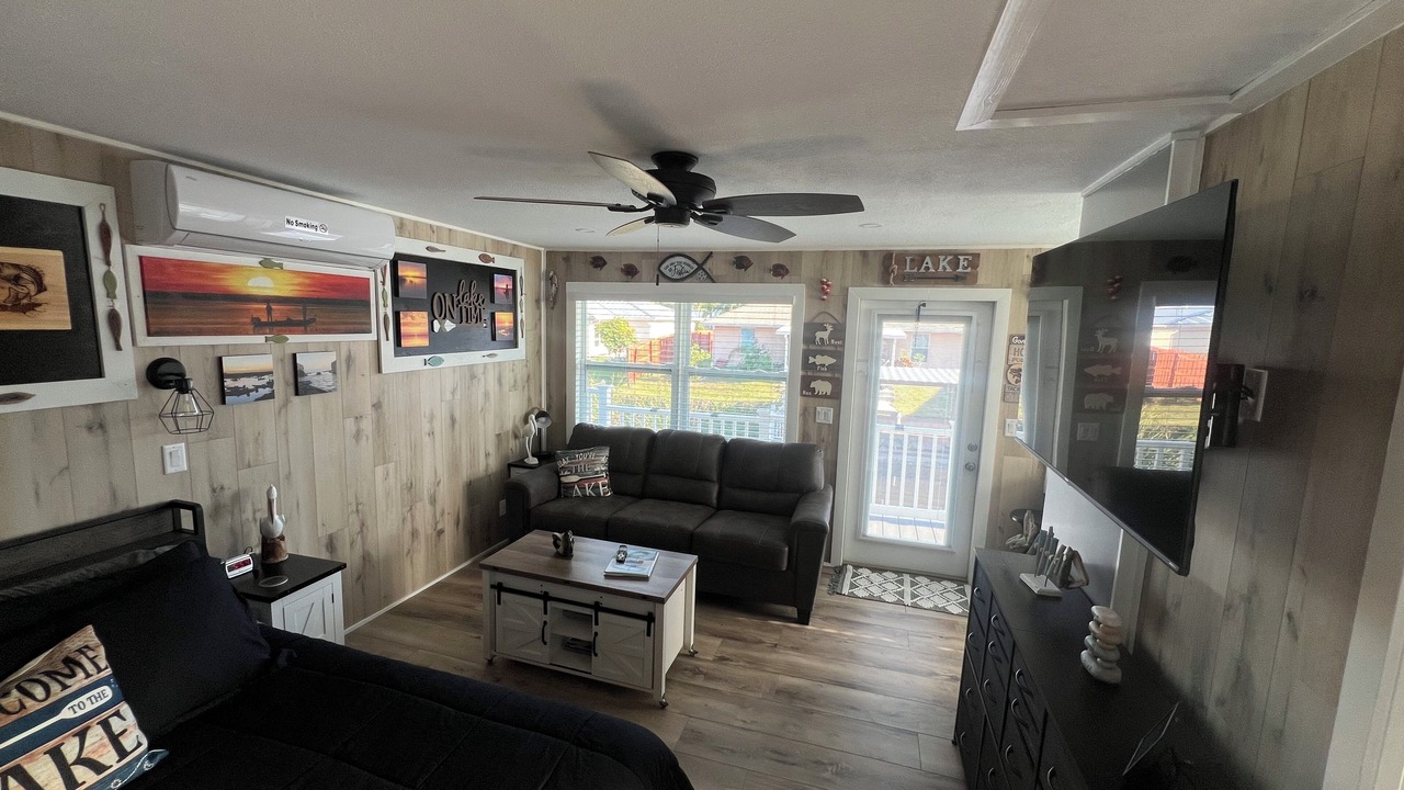 Photo of Livingroom in Taylor Creek