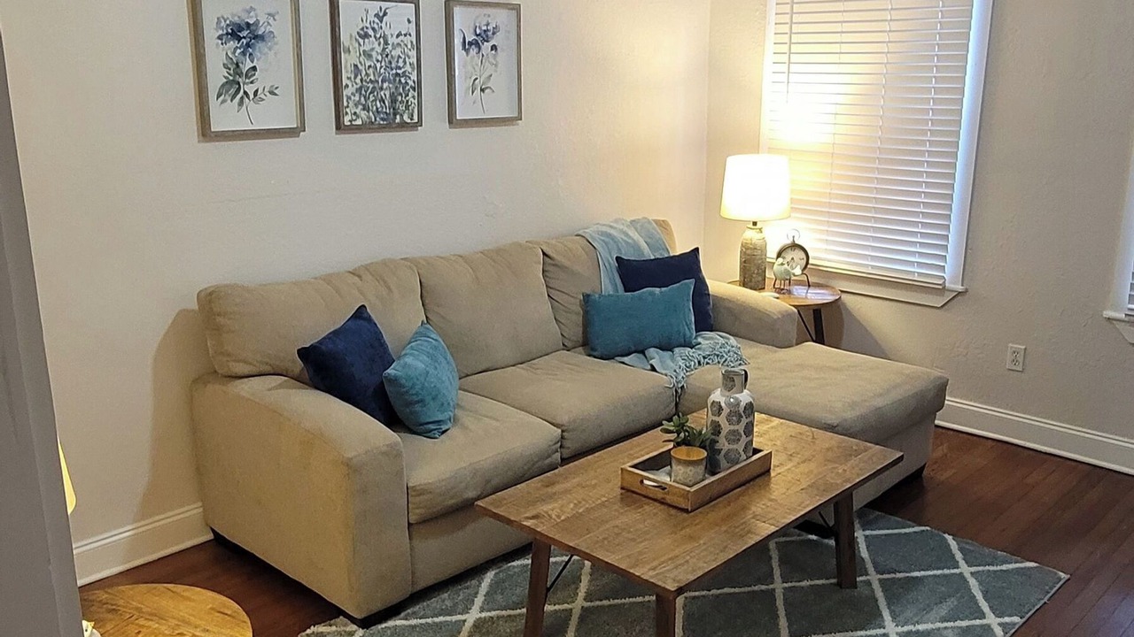 Photo of Livingroom in Courier City - Oscawana