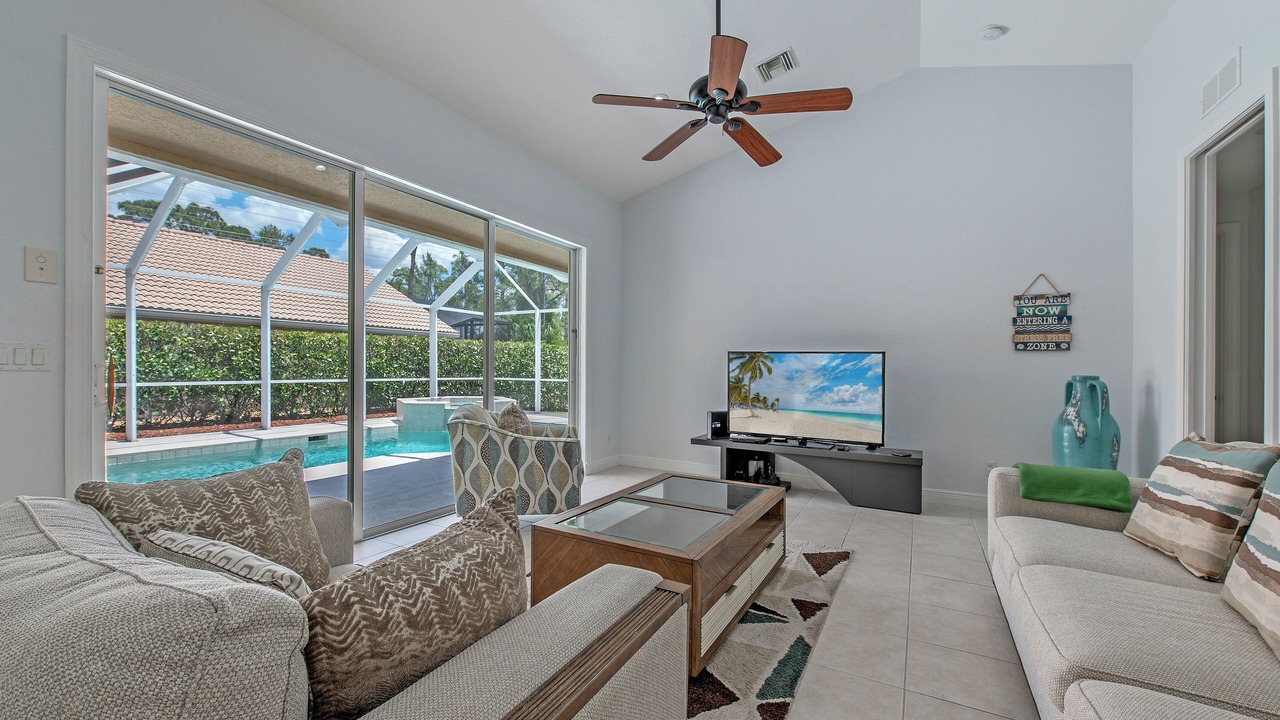 Photo of Livingroom in Central Naples
