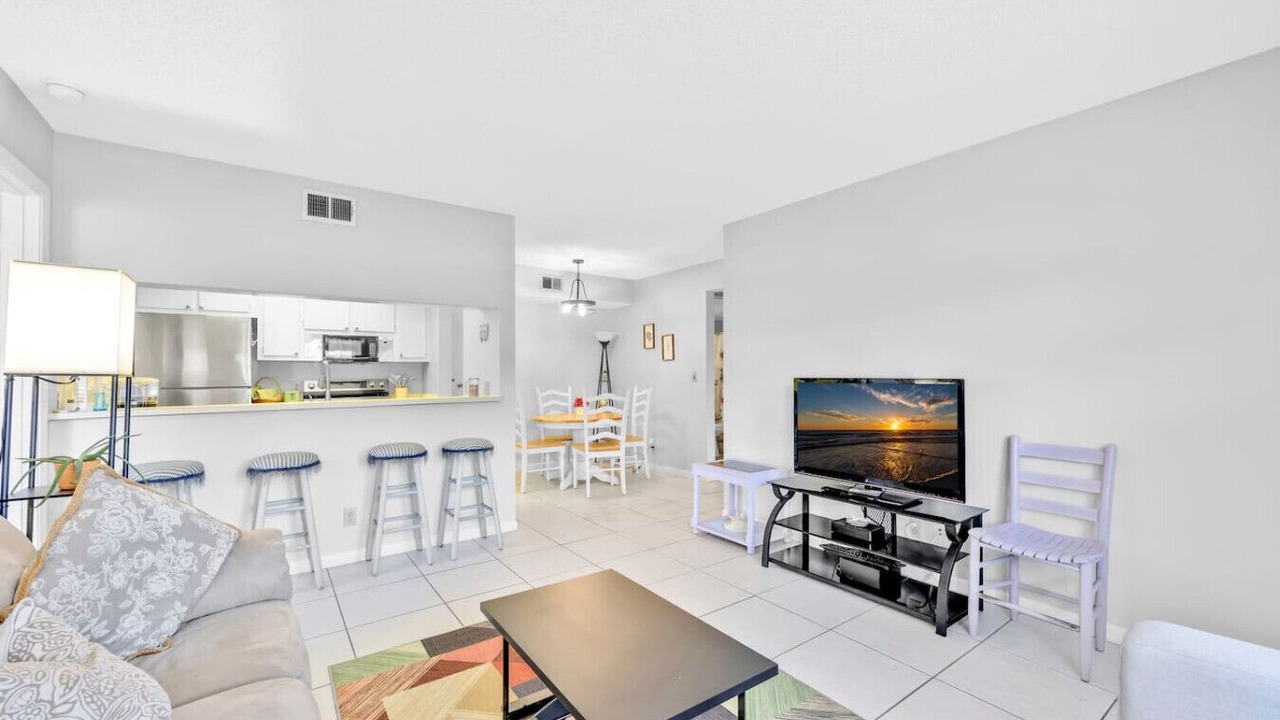 Photo of Livingroom in Golden Gate