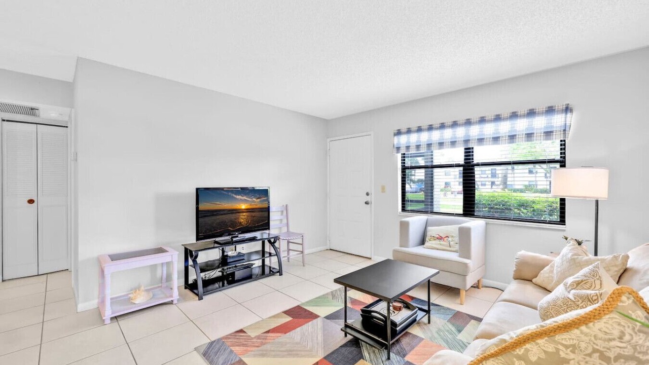 Photo of Livingroom in Golden Gate