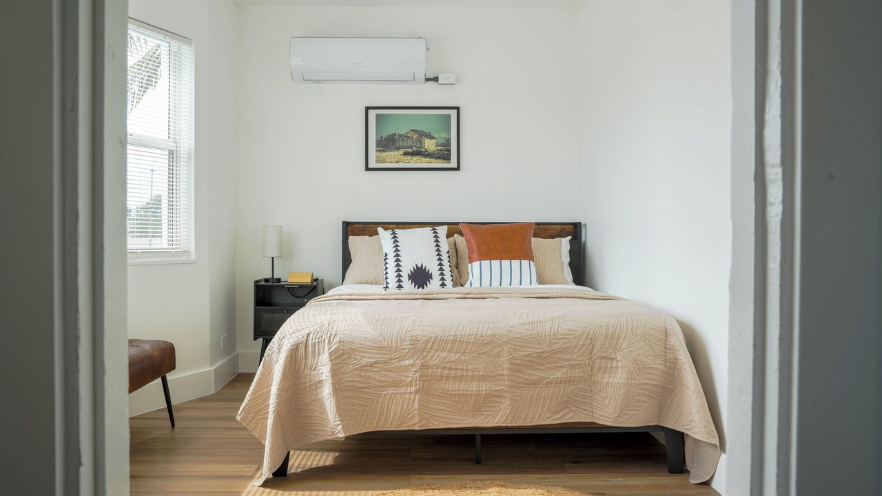 Photo of Bedroom in Old Northwood Historic District