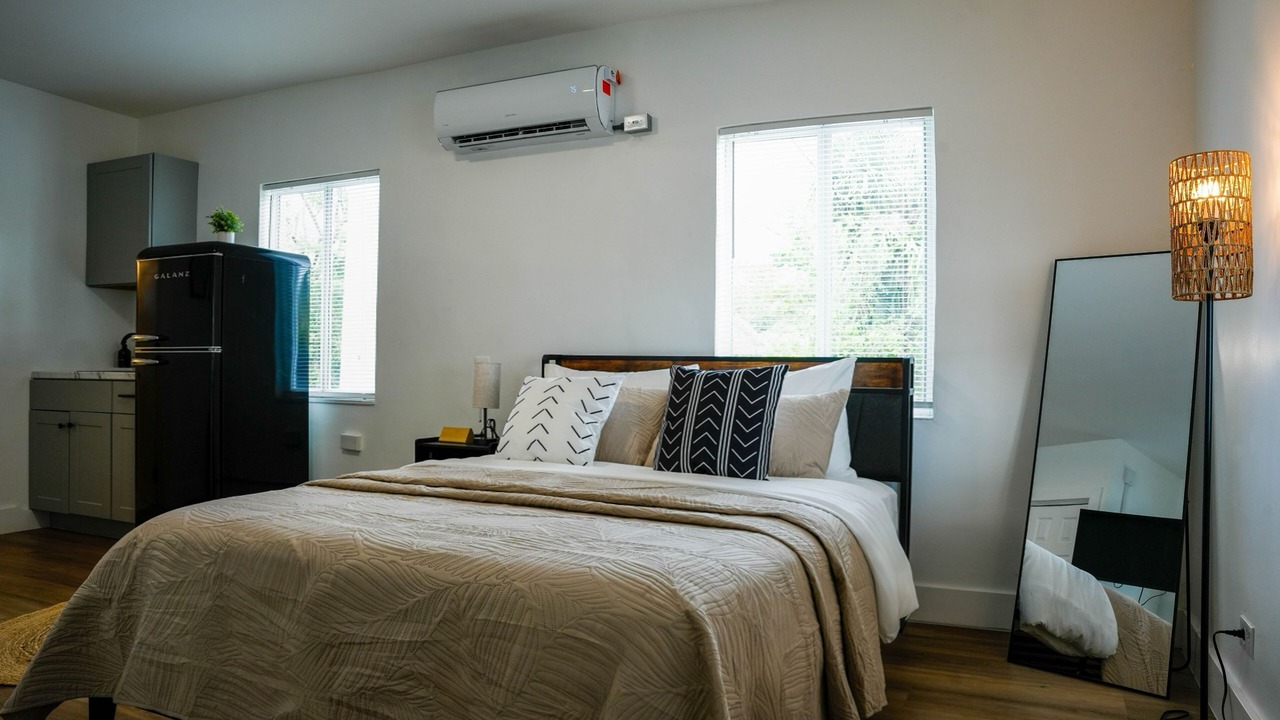 Photo of Bedroom in Old Northwood Historic District