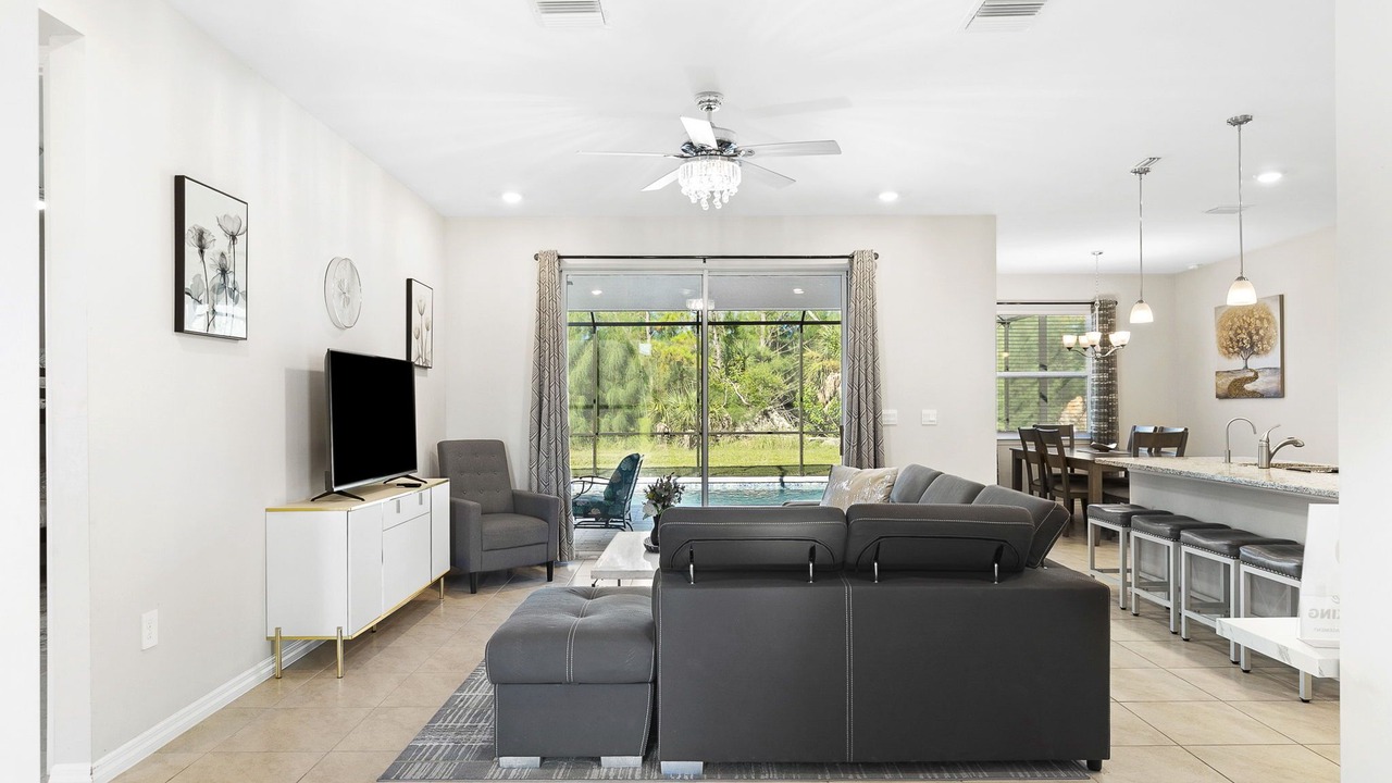 Photo of Livingroom in South Gulf Cove