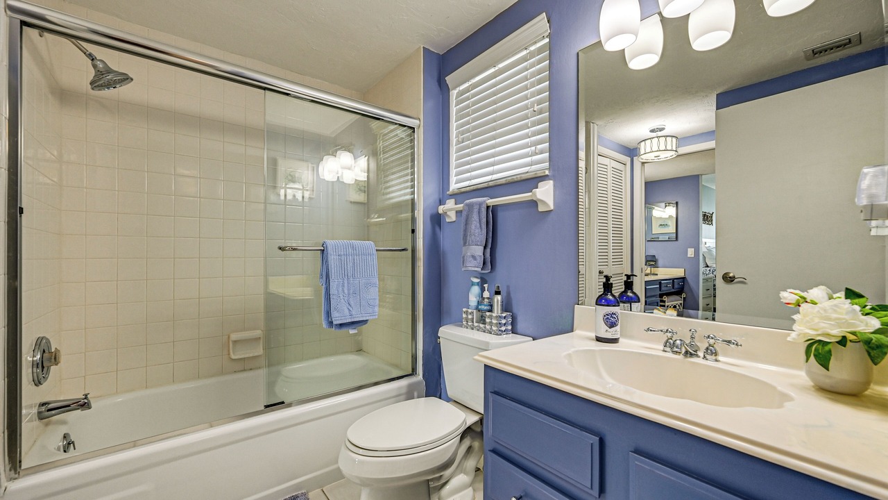 Photo of Bathroom in Old Naples
