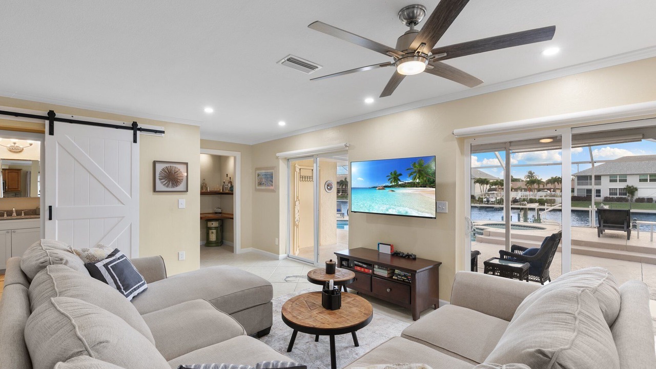 Photo of Livingroom in Caloosahatchee