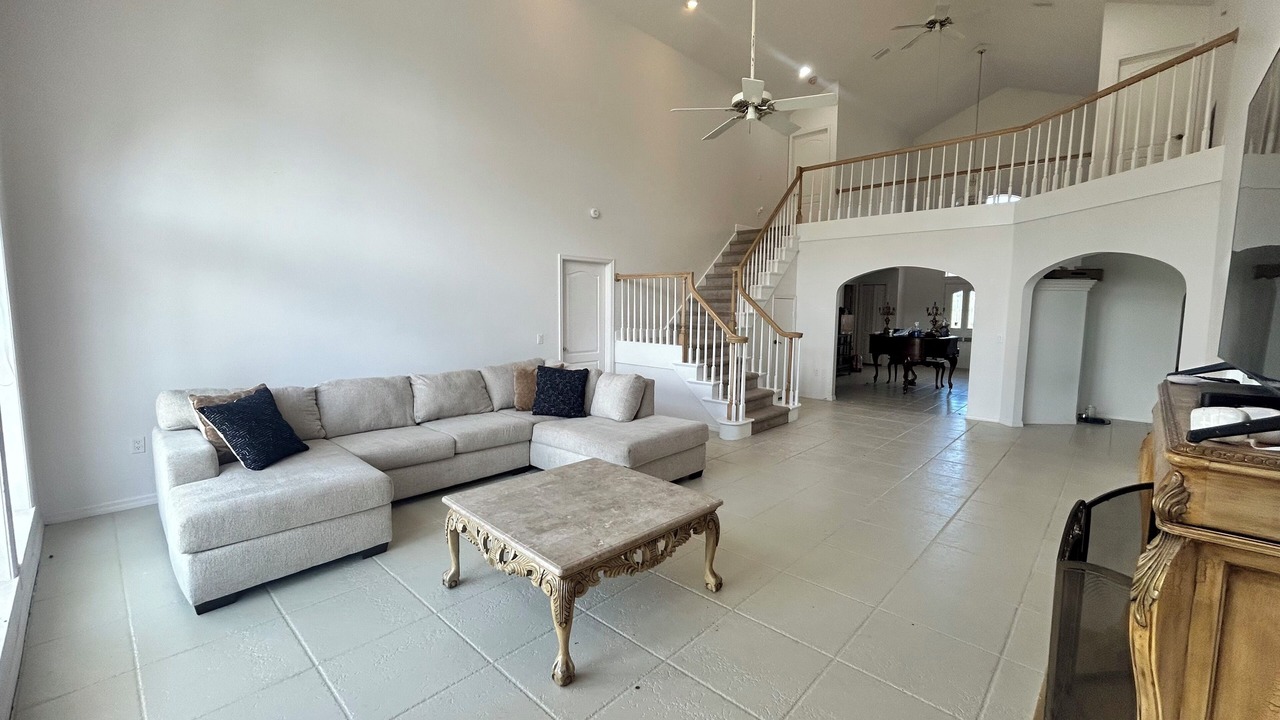 Photo of Livingroom in Okeechobee